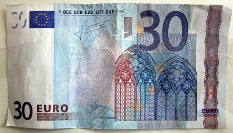 Quei 30 euro ad immigrato